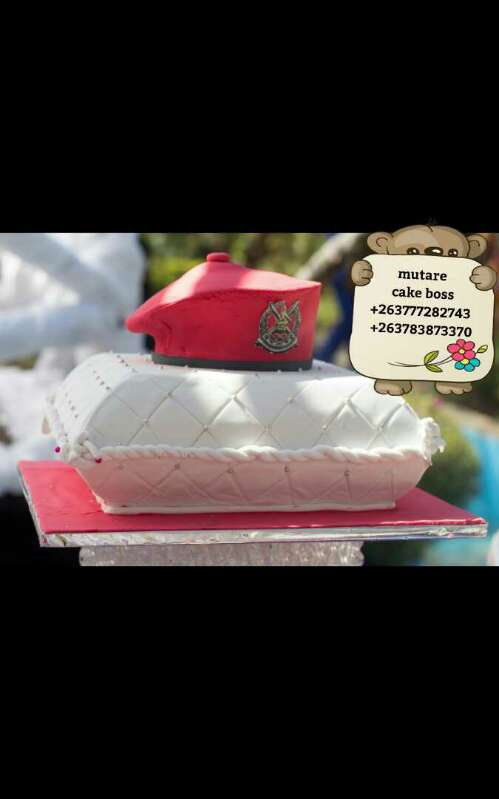 10 Red soldier barretas and 3 pillows